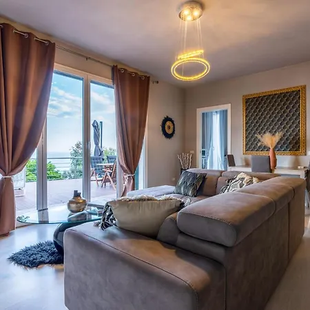 アパートホテル Baba Residences アラッシオ